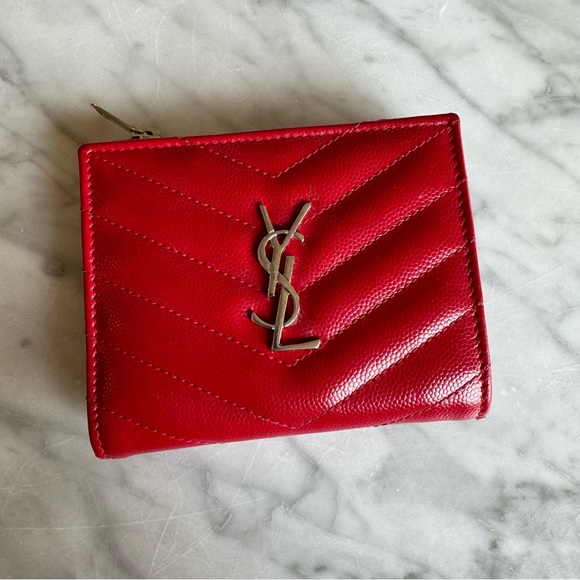 Wallet CASSANDRE MATELASSE BI-FOLD IN GRAIN DE POUDRE EMBOSSED LEATHER YSL - Picture 1 of 10